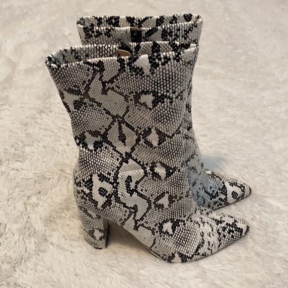 Rumbidza Pointy Toe Calf Height Boot - Picture 2 of 6